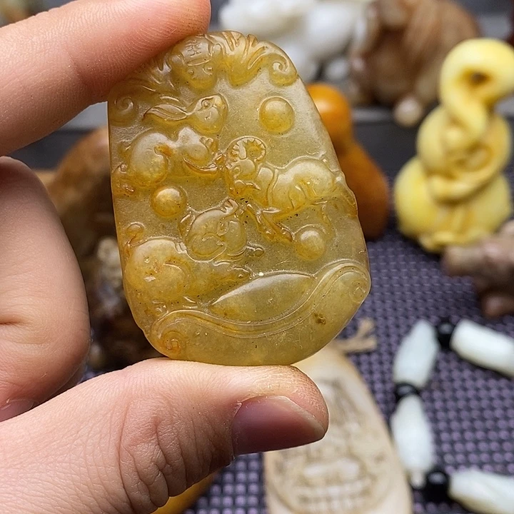 未镶嵌蛇纹石玉颈饰