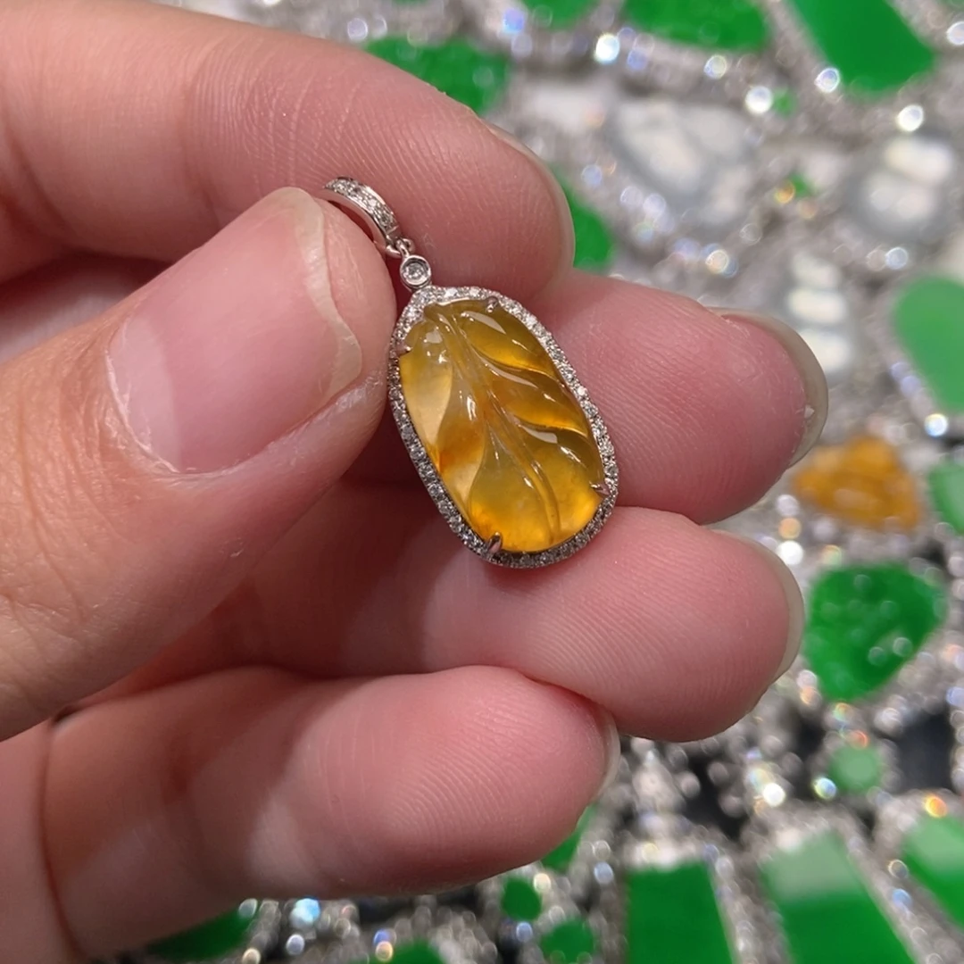 翡翠18K金镶嵌颈饰天然缅甸A货翡翠