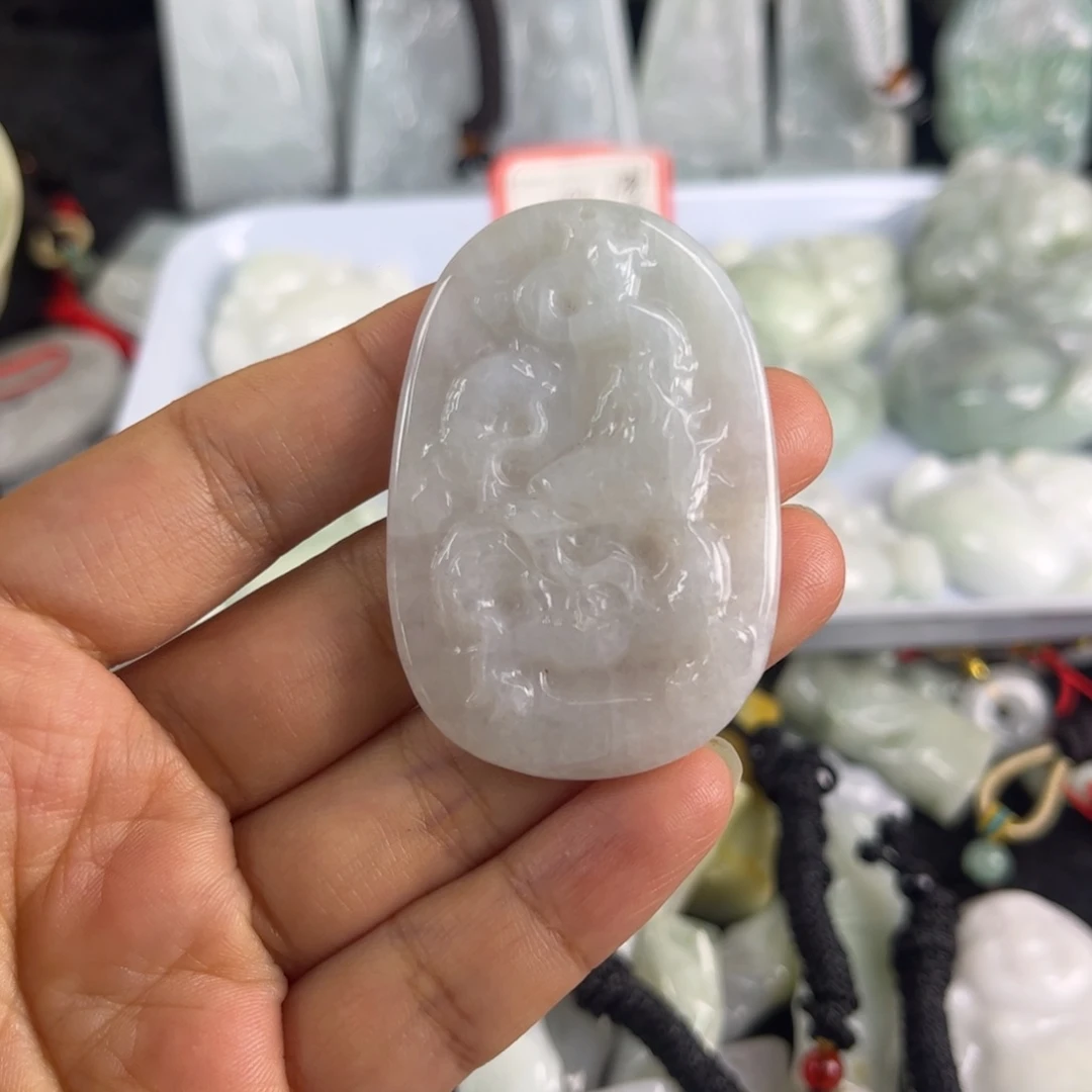 翡翠未镶嵌吊坠(不含链)瑕疵