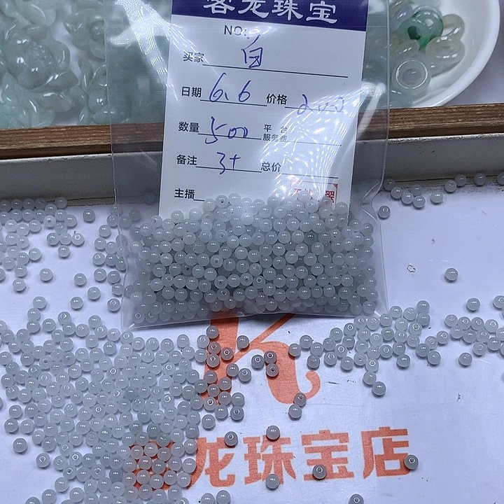 翡翠未镶嵌颈饰白*兰