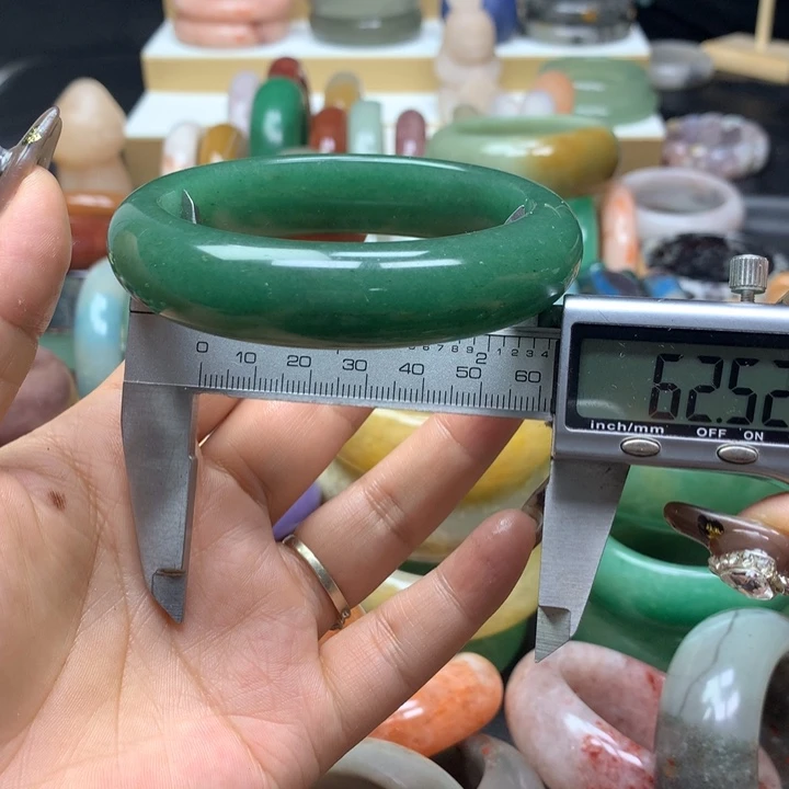 未镶嵌手镯石英质玉