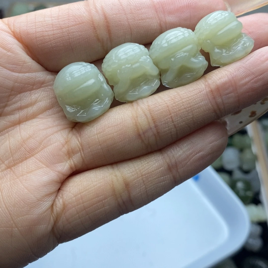 佛****和田玉未镶嵌颈饰