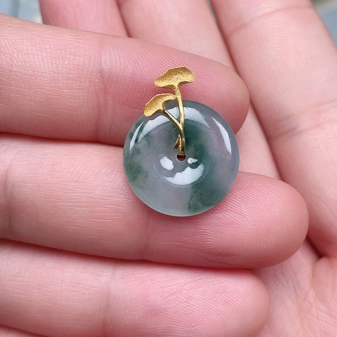 翡翠未镶嵌颈饰平安扣