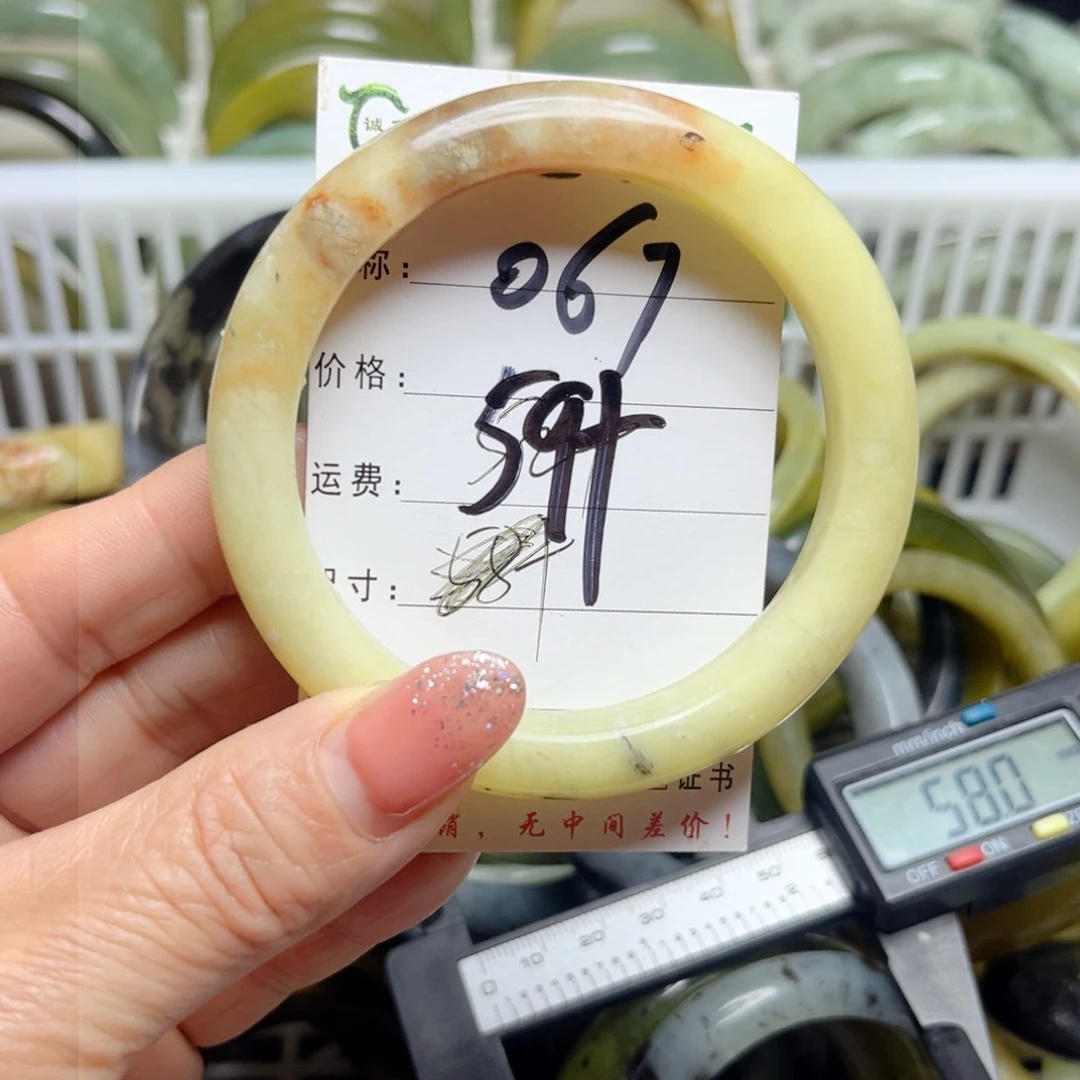 岫岩老玉（透闪石质玉）手镯未镶嵌