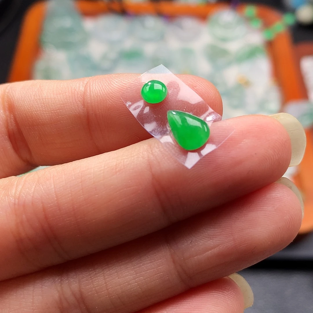 吊坠(不含链)未镶嵌翡翠水滴一套