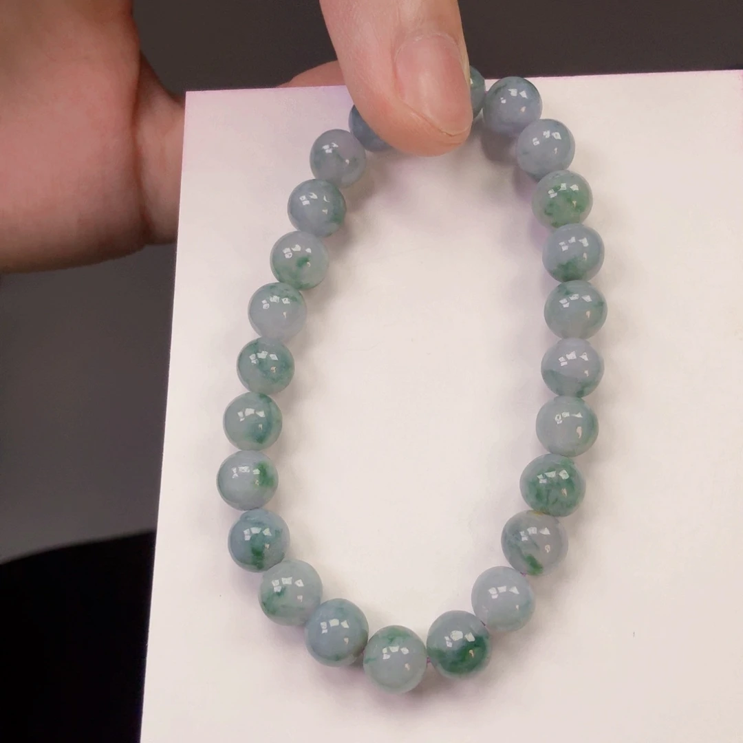 翡翠未镶嵌颈饰一件