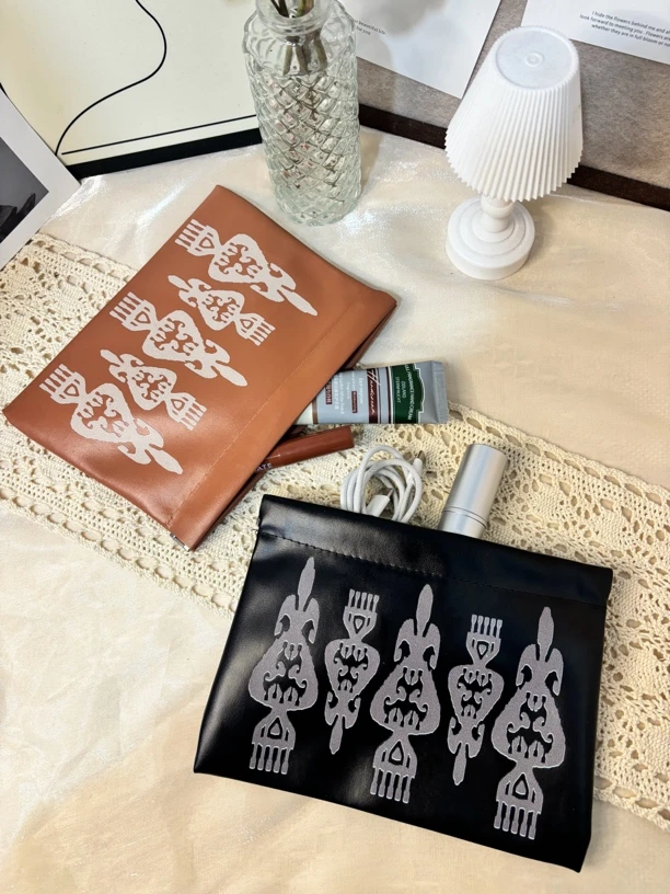 艾德莱斯元素皮革便携收纳包套装印花手拿包时尚（磁吸口）黑色