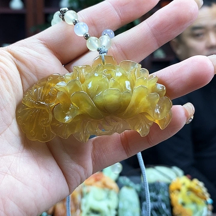 蛇纹石玉吊坠未镶嵌