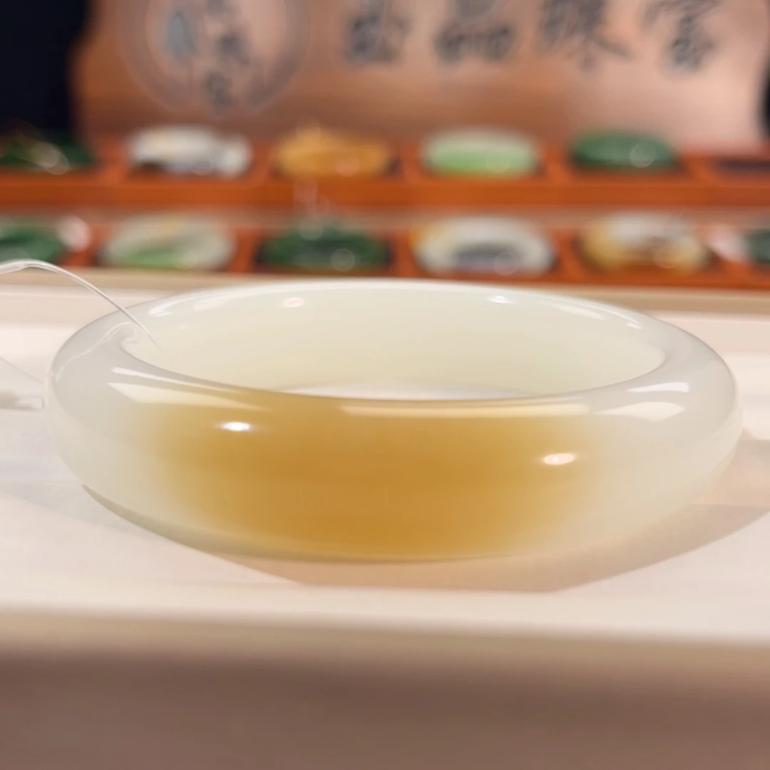 和田玉未镶嵌手镯  「且末糖白」