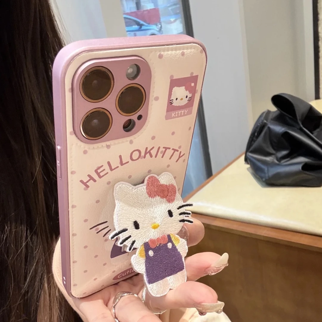 粉波点刺绣KT猫支架iPhone16promax适用苹果15手机壳12女13皮纹14