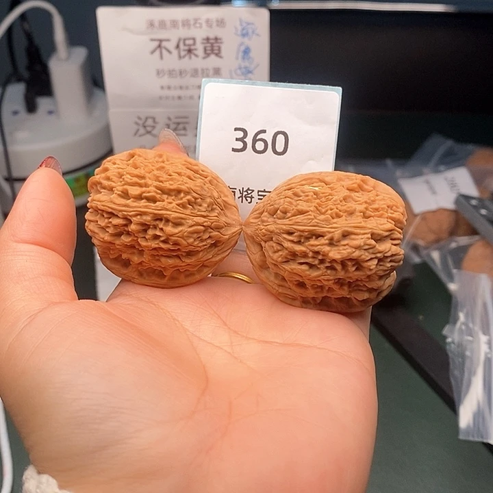 把件文玩核桃39-360三角高炮天残，有黄