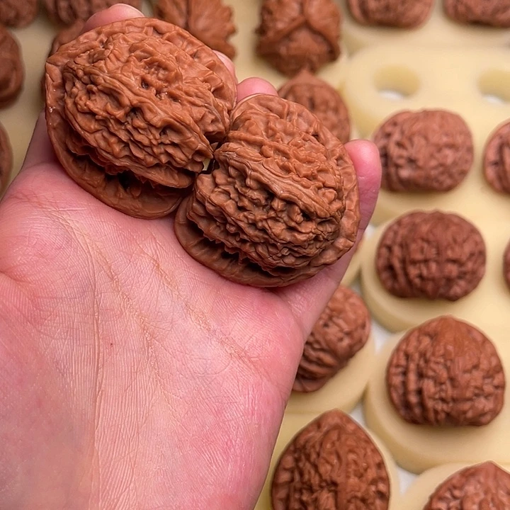 今***闷文玩核桃把件三角白42