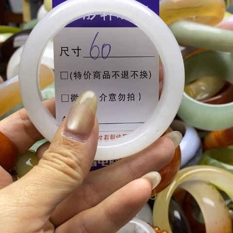 未镶嵌手镯石英质玉