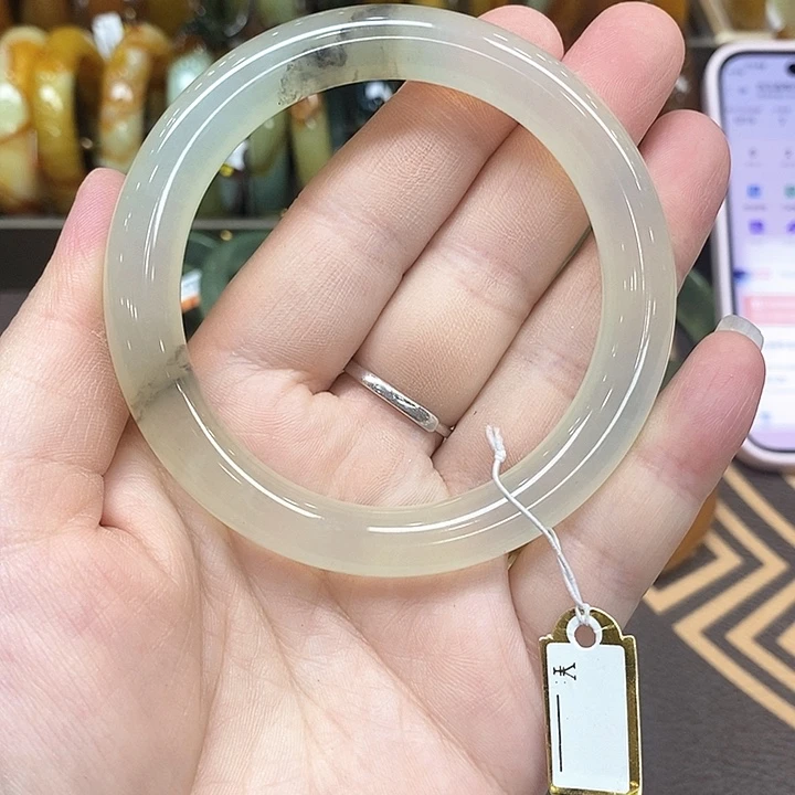 未镶嵌透闪石-蛇纹石玉手镯