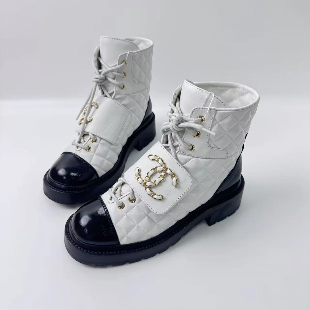 99新 Chanel/香奈儿 36.5码/仔仔女鞋/灰白色皮穿链双C短靴1874