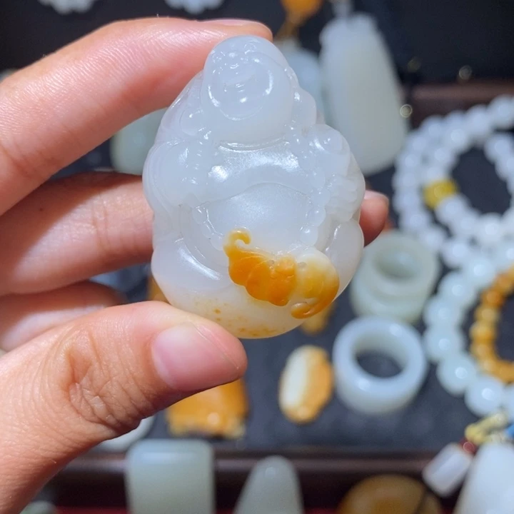芒***果颈饰未镶嵌和田玉