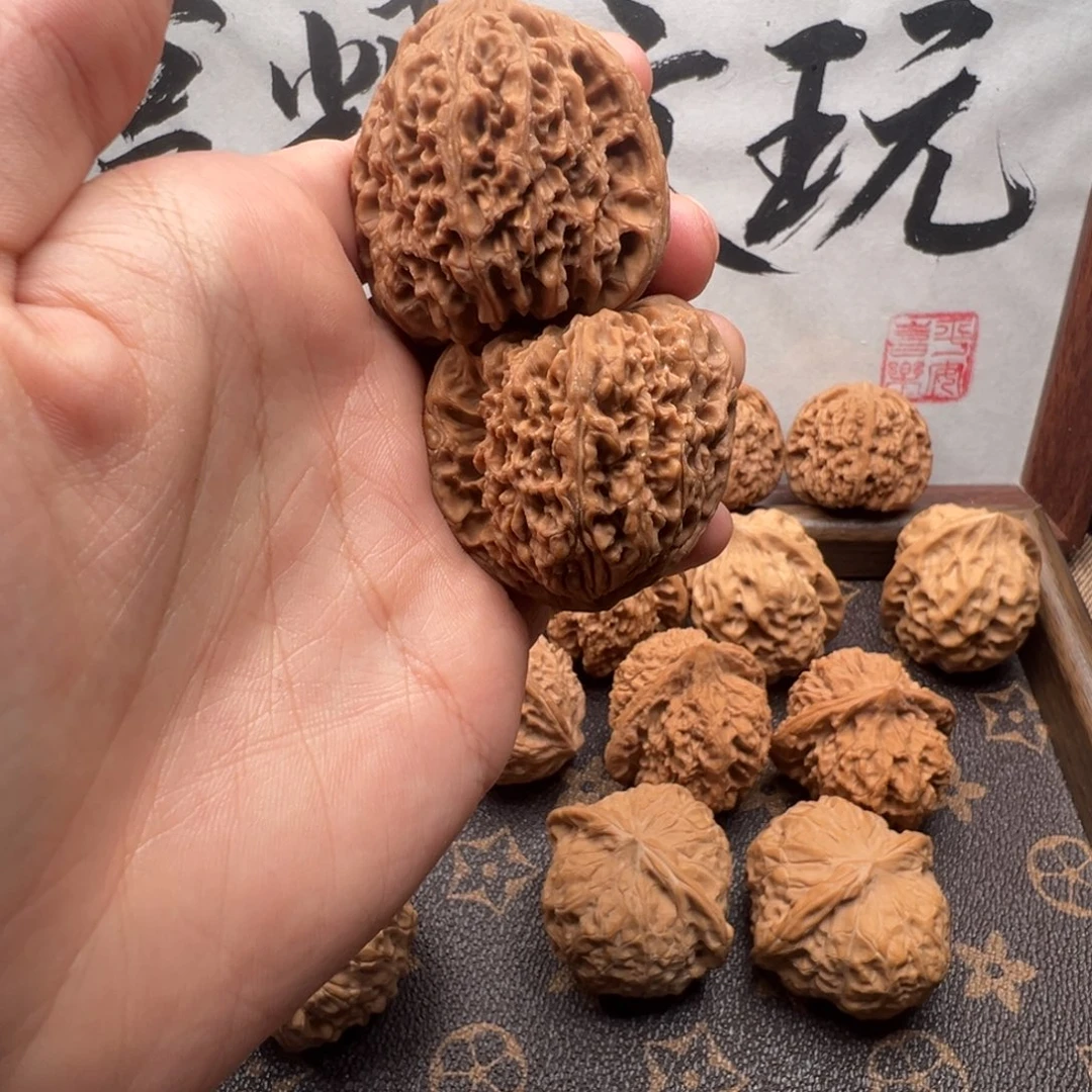 酱***子文玩核桃吊坠南疆