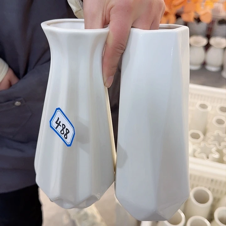 瓶两个亮釉陶瓷高20厘米微瑕