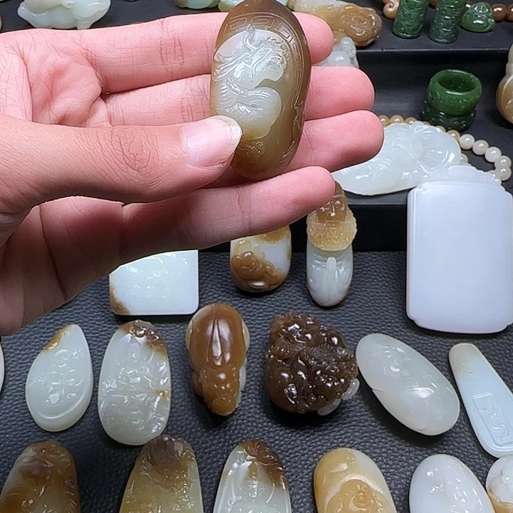 和田玉未镶嵌颈饰