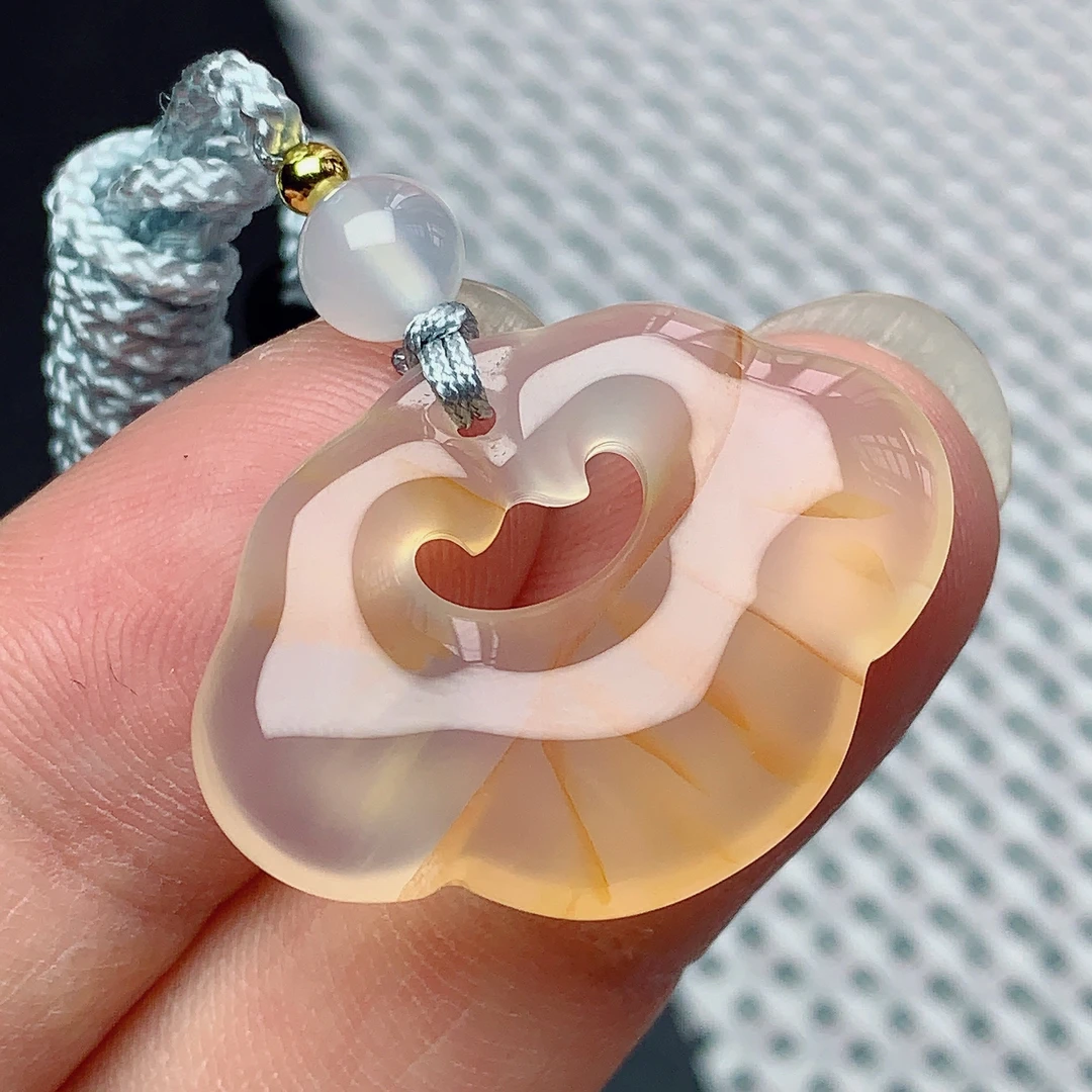 天然玛瑙龙鳞纹祥云锁吊坠30.1/21.9/6.5mm