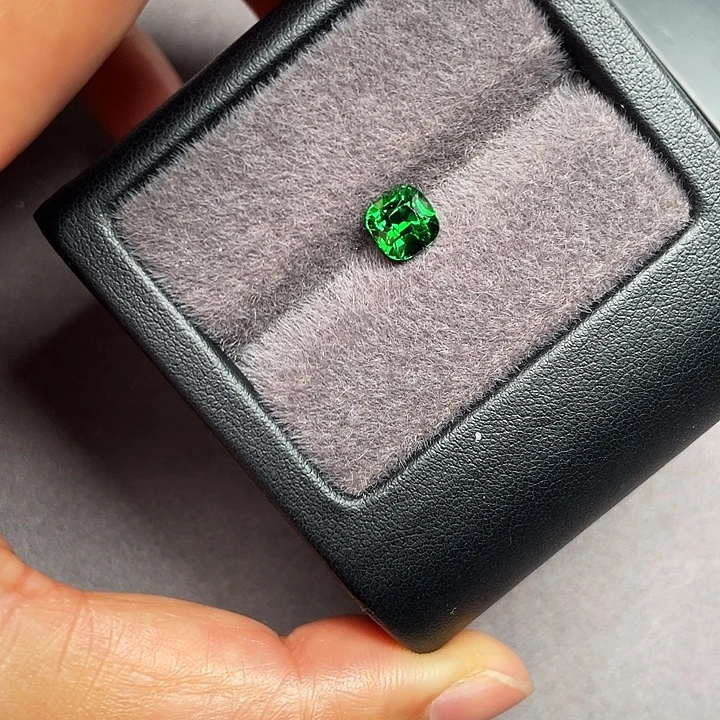 石榴石（沙弗莱）裸石未镶嵌1.68ct莎弗莱