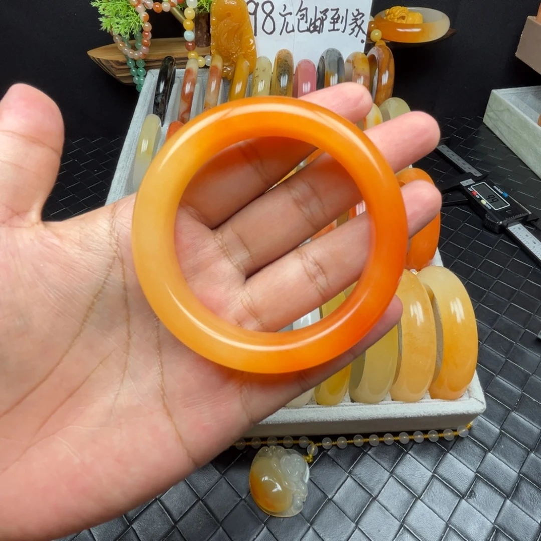 福***家未镶嵌石英质玉（黄龙玉）手镯