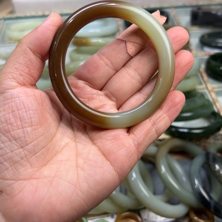 和田玉（糖玉）未镶嵌手镯