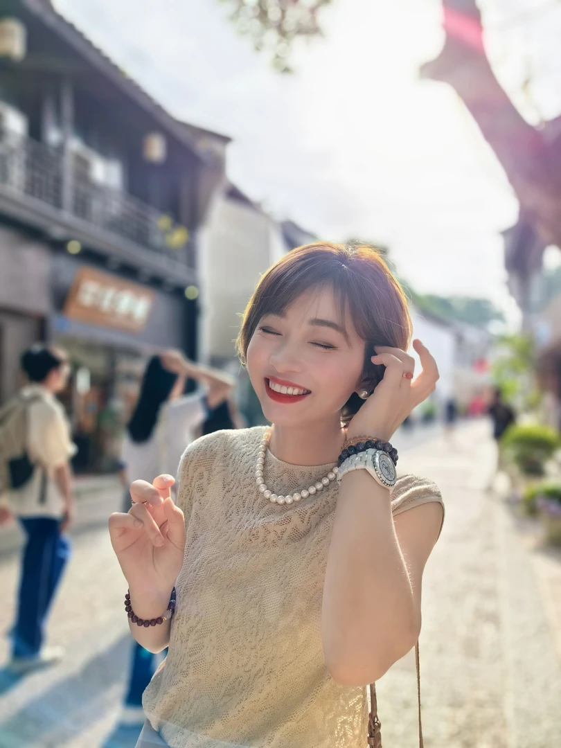 绣花镂空休闲时尚气质显瘦显白夏季亮丝圆领薄款针织套头上衣001
