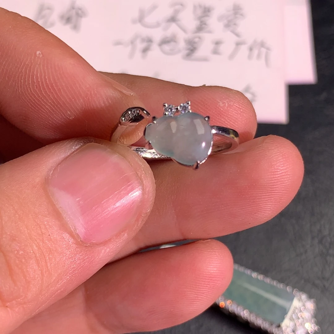 翡翠未镶嵌颈饰葫芦戒指