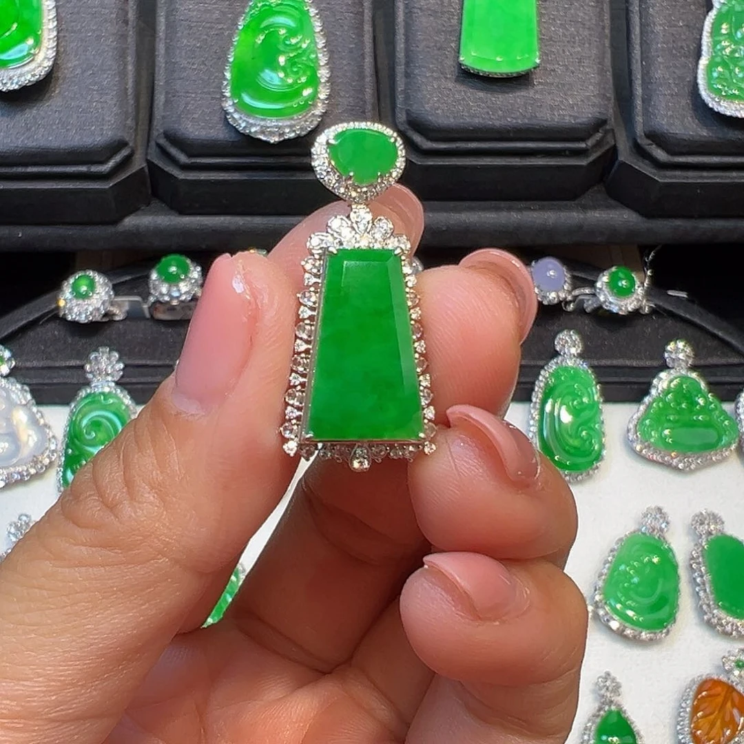 翡翠颈饰18K金镶嵌感**点收到货48小时鉴赏期