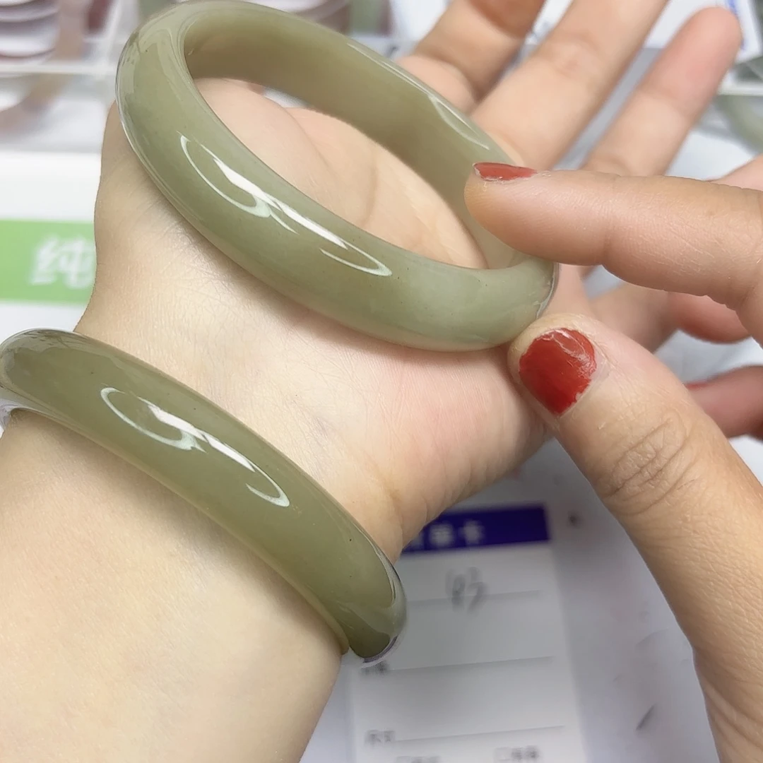 石英质玉未镶嵌手镯43/6261