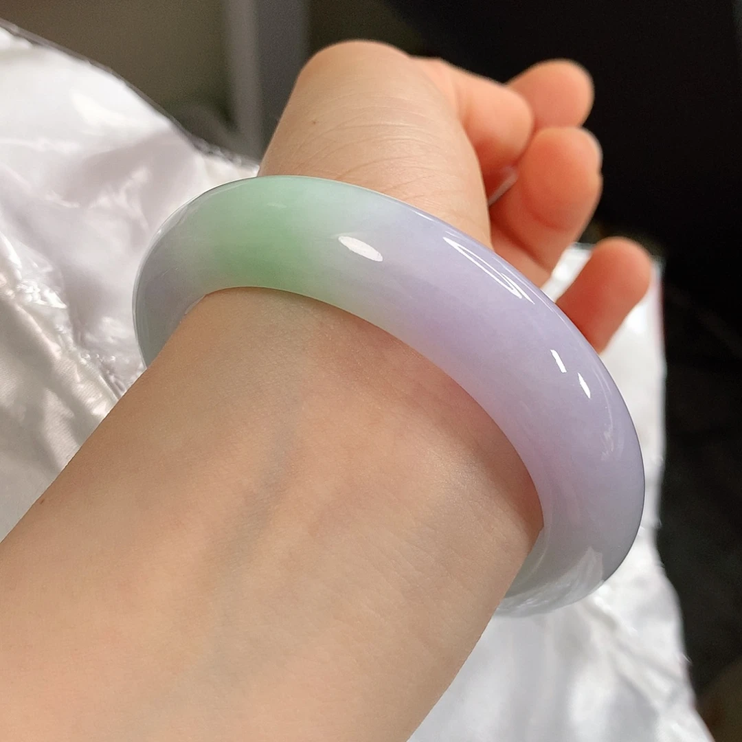 翡翠手镯未镶嵌春彩轮胎①①⑧