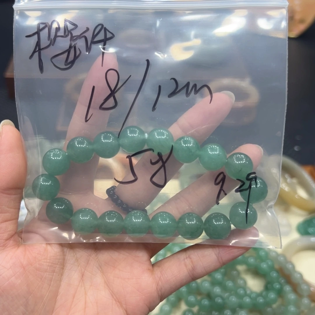 樱***纤石英质玉未镶嵌手镯