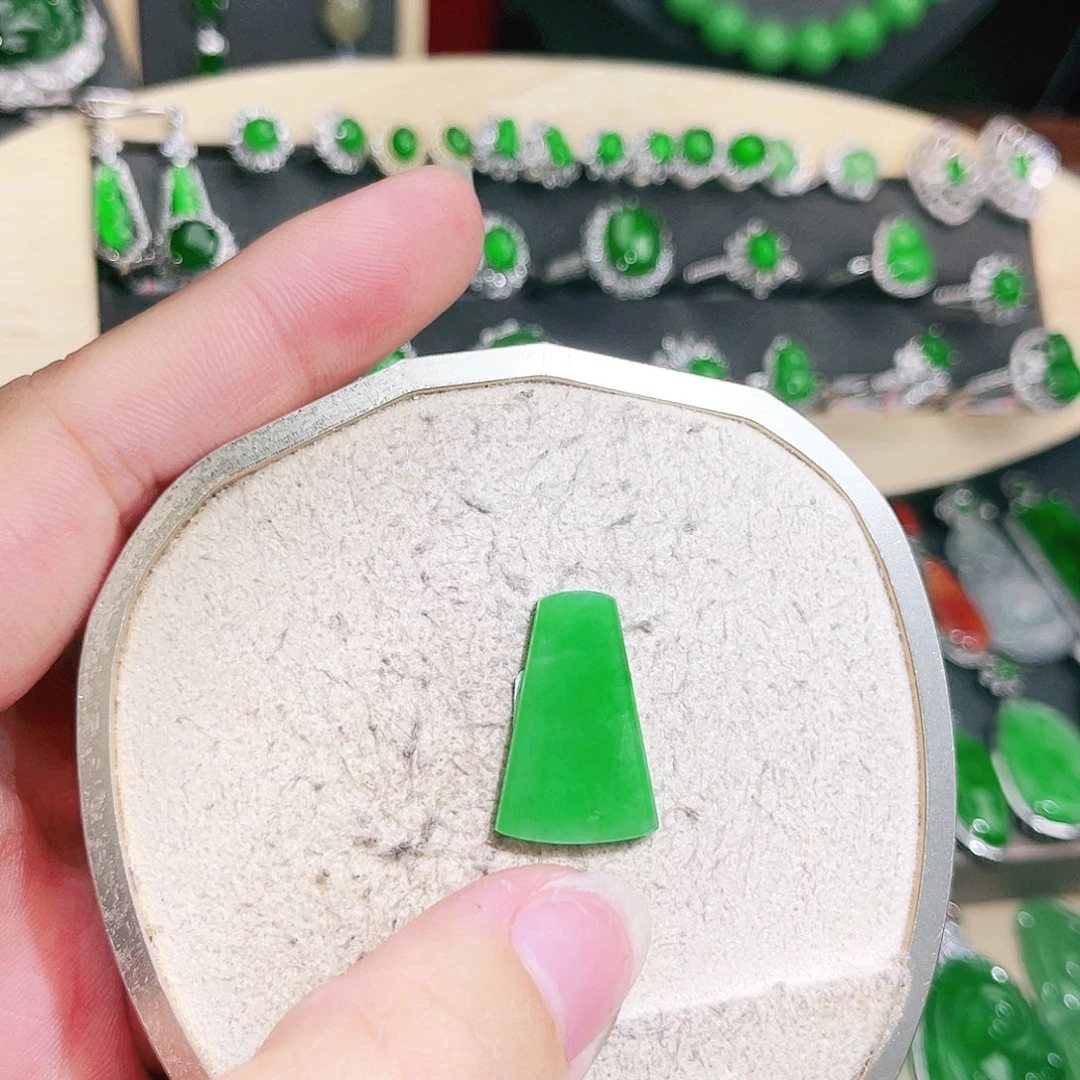 翡翠未镶嵌吊坠(不含链)裸石