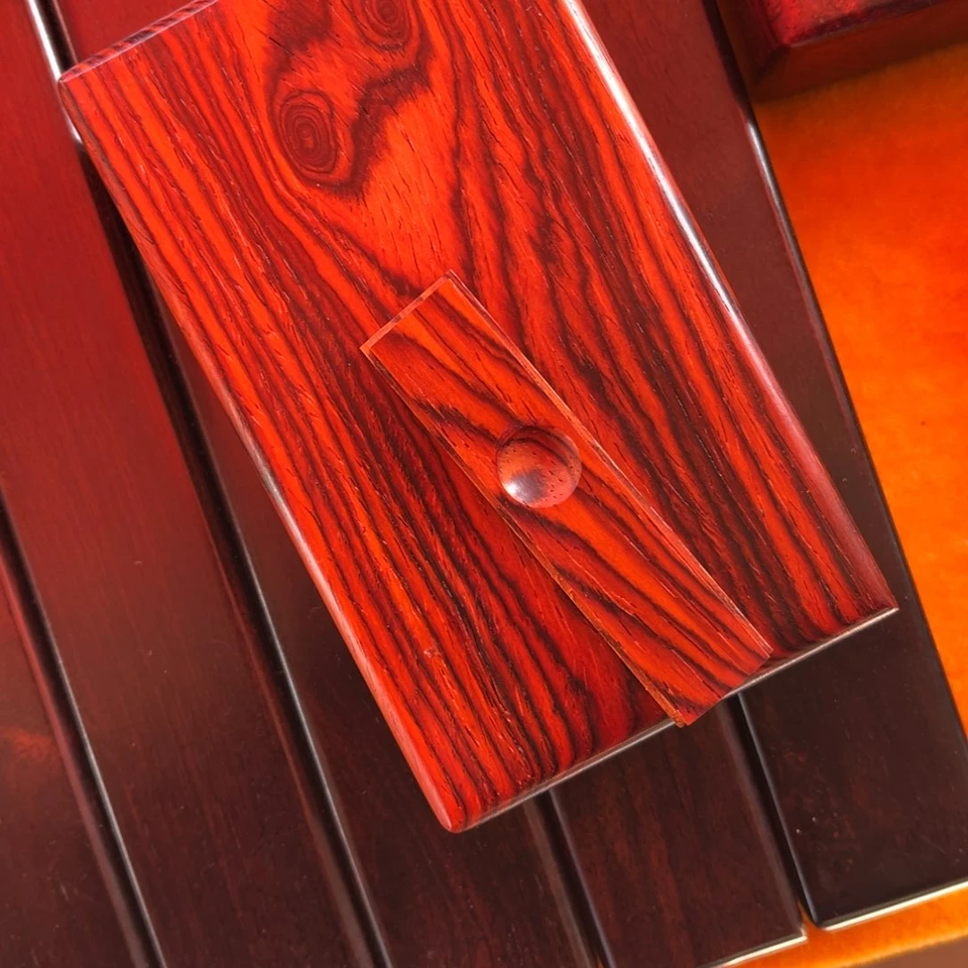 微凹黄檀（南美大红酸枝）峘***?