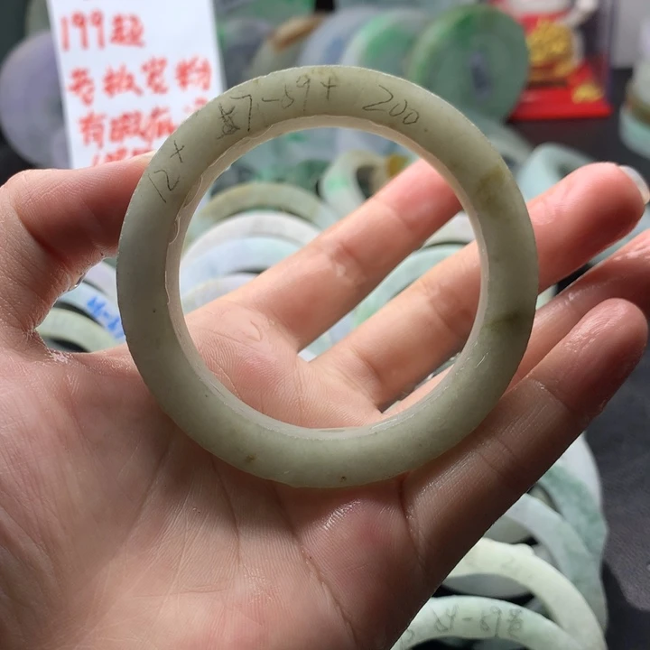 未镶嵌手镯定制翡翠