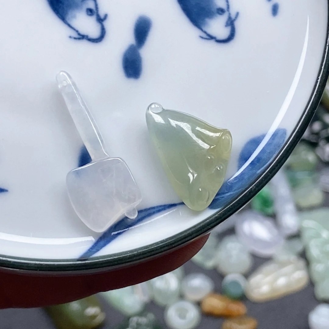 鸭***烤翡翠未镶嵌颈饰翡翠