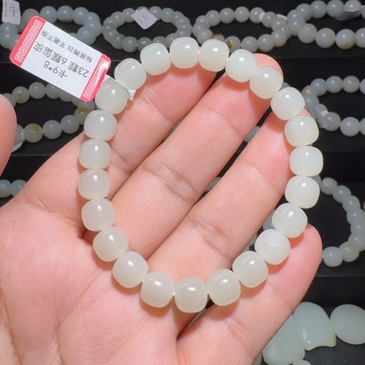 小****和田玉未镶嵌颈饰