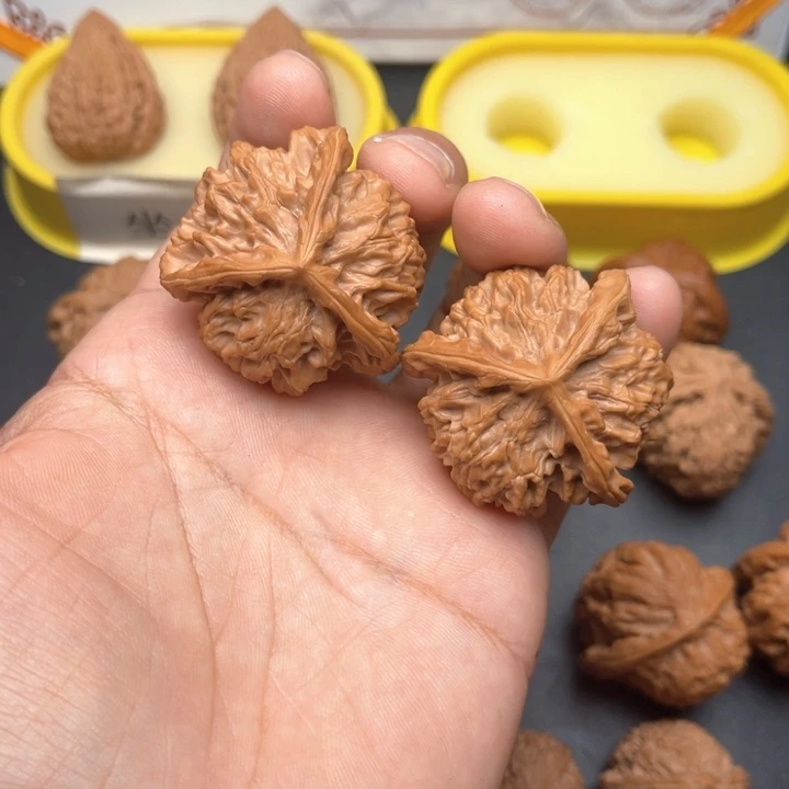 文玩核桃把件盘山三棱42