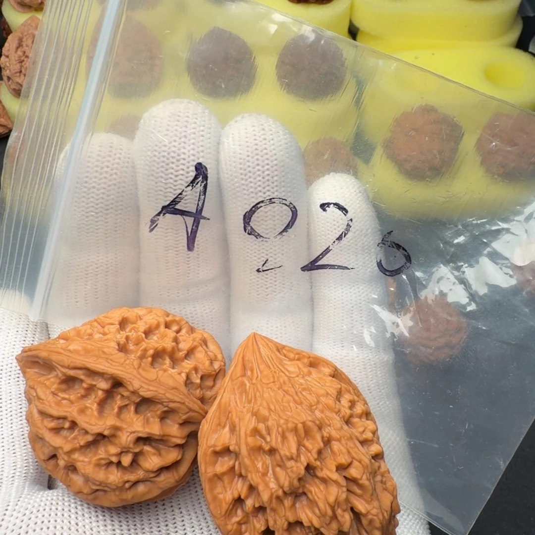 胡***儿文玩核桃吊坠全品大沽石39