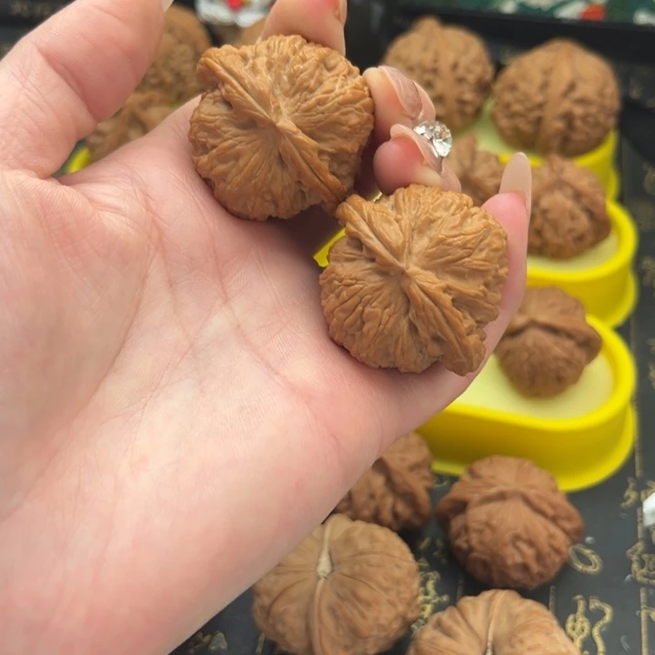 吊坠文玩核桃闷白