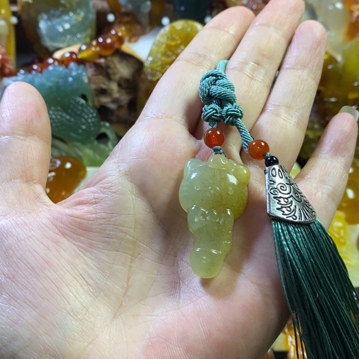 蛇纹石玉未镶嵌颈饰