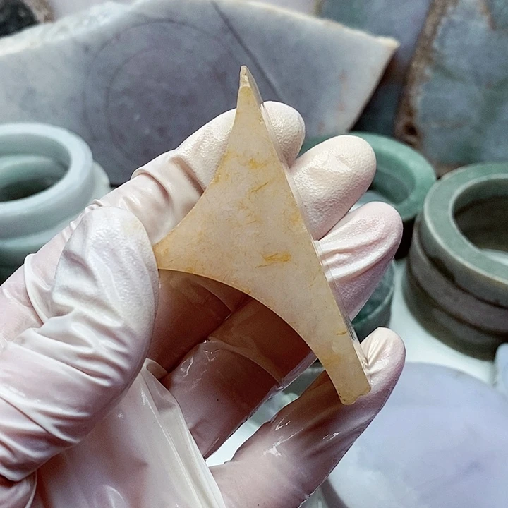 翡翠颈饰未镶嵌阿*缅甸翡翠A货边角