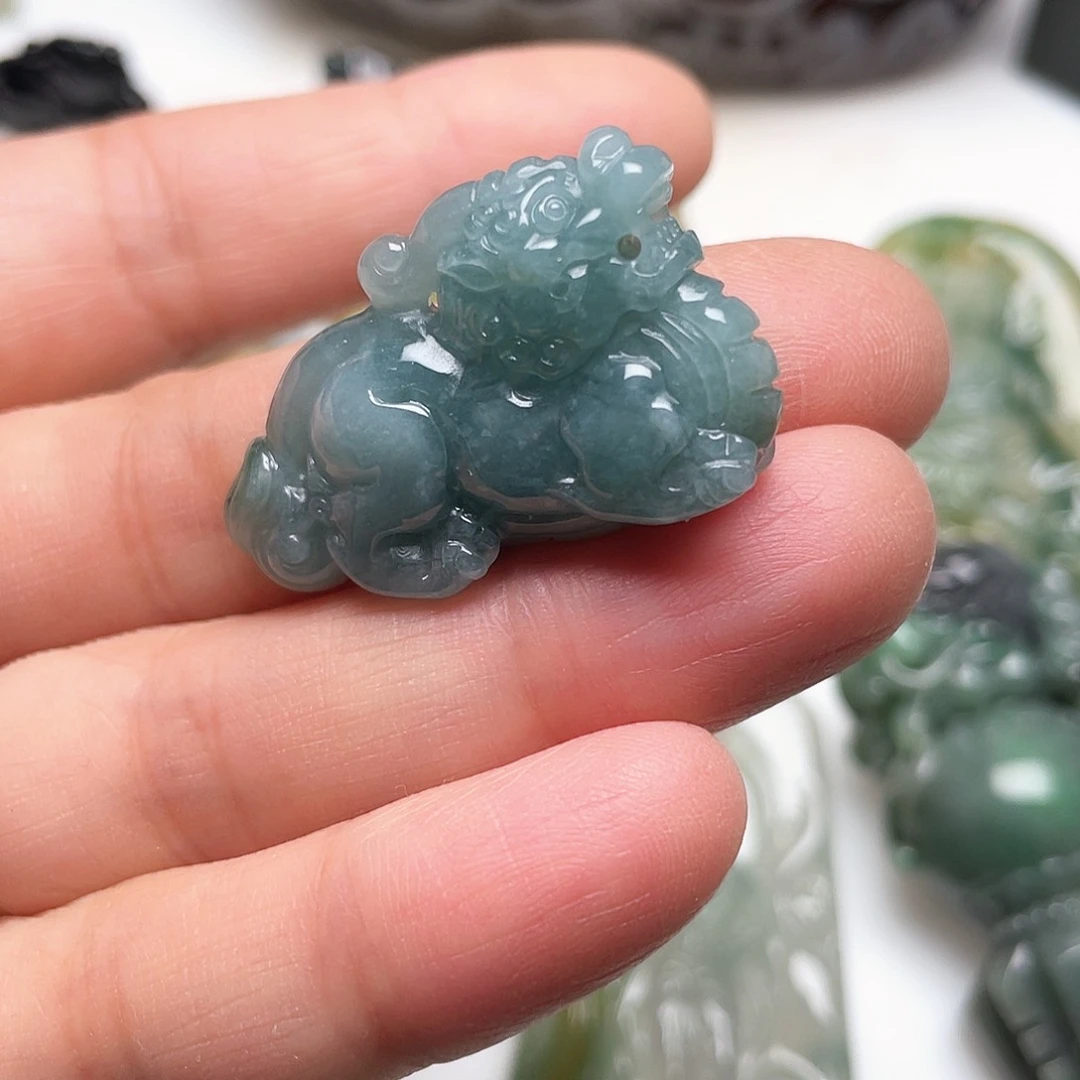 翡翠颈饰未镶嵌皮休