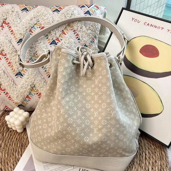 大吉中古/LV白色丹宁水桶斜挎包