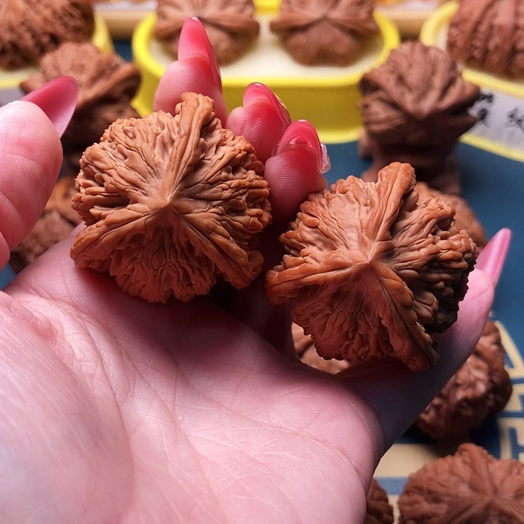 文玩核桃把件粗筋虎头奔 40