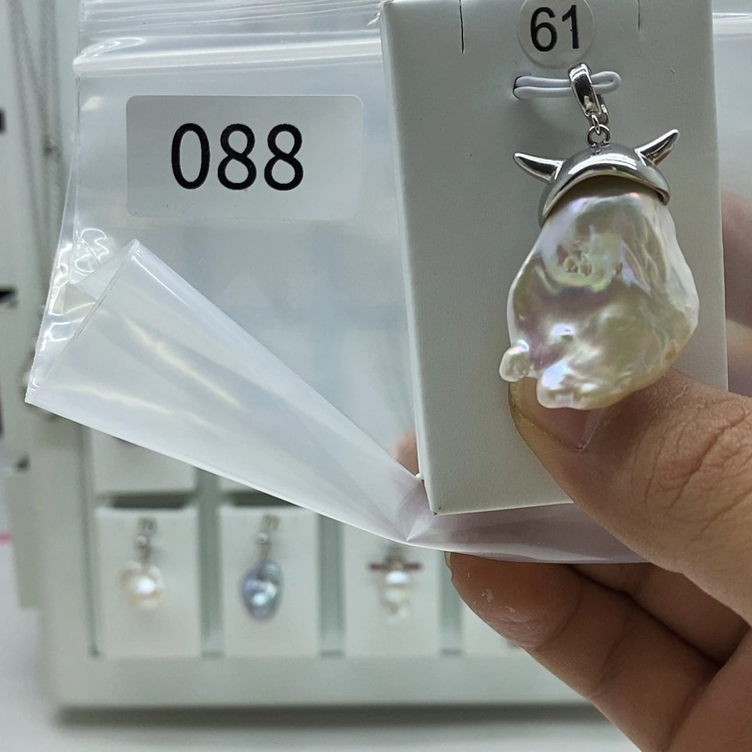 合金………..淡水珍珠