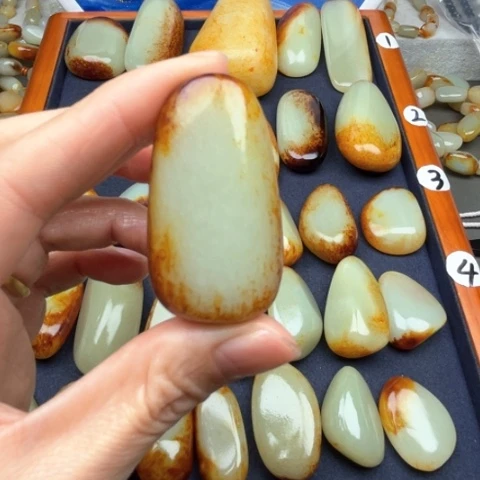 和田玉颈饰未镶嵌西**边