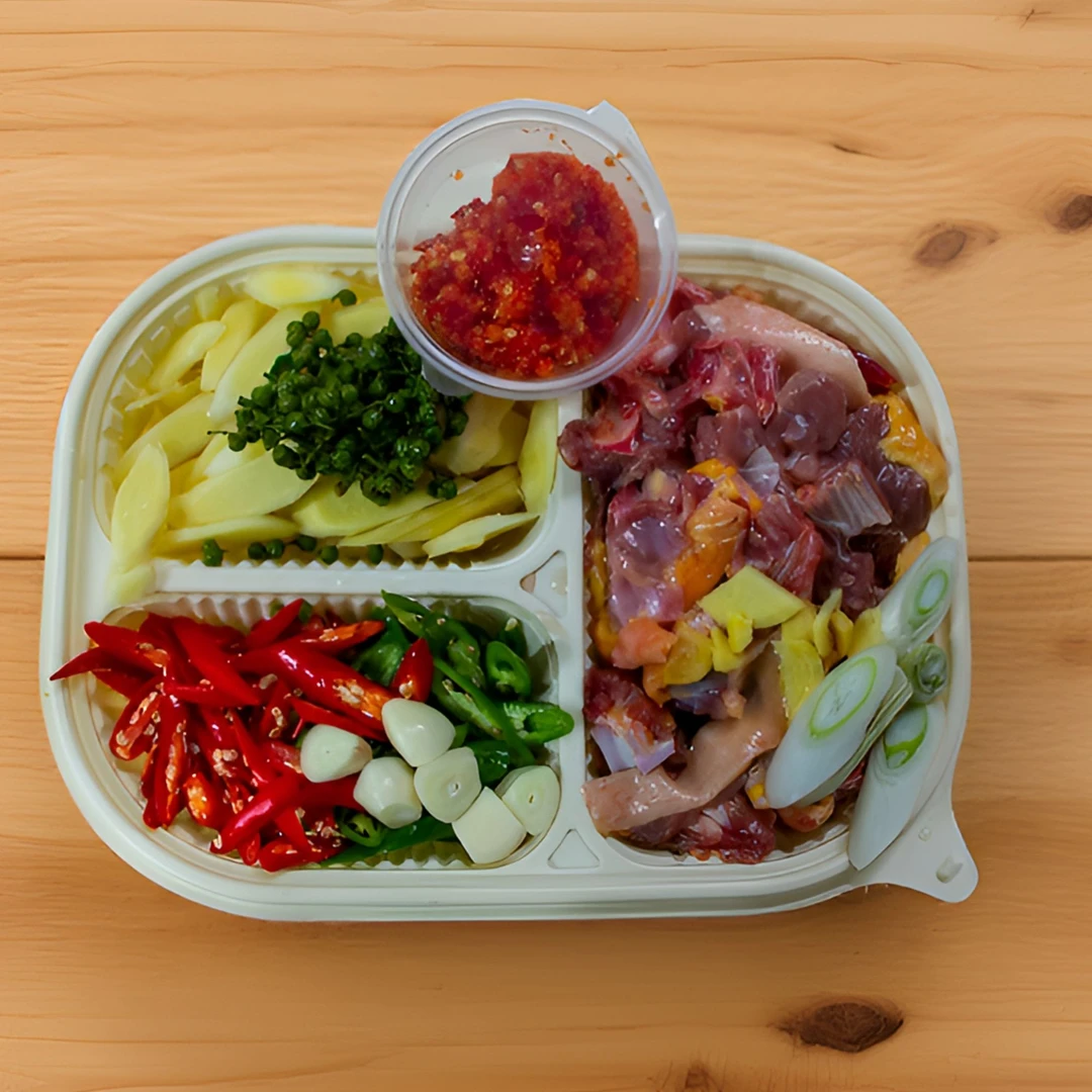 仔姜红烧土鸭（鲜花边土鸭肉约520g，仔姜片，青红椒丝、青花椒，配鹃城豆瓣酱及泡椒泡姜酱）