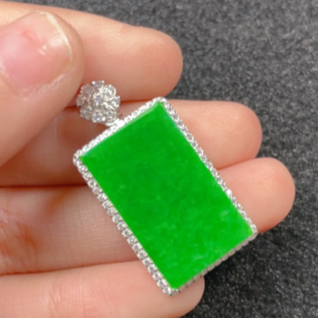 天然缅甸翡翠冰阳辣色方牌精美满绿（随机发其一